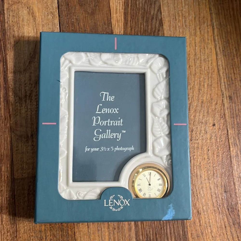 Lenox Portrait‎ Gallery Porcelain Photo Frame w/ Clock 3.5x5 inches